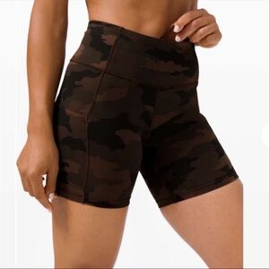 Like New Lululemon Fast and Free Short 6" *Non Reflective. Size 4